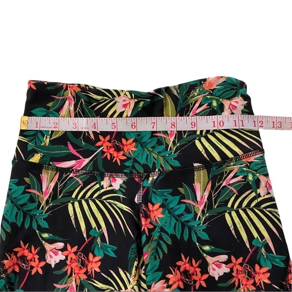 Old Navy Active Tropical Flora & Fauna with Black Side Sheer Mesh Go-Dry Pant XS - Picture 4 of 9